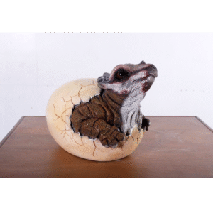 Leen van Dam Decoraties - Triceratops dinosaurus jong in eierschil